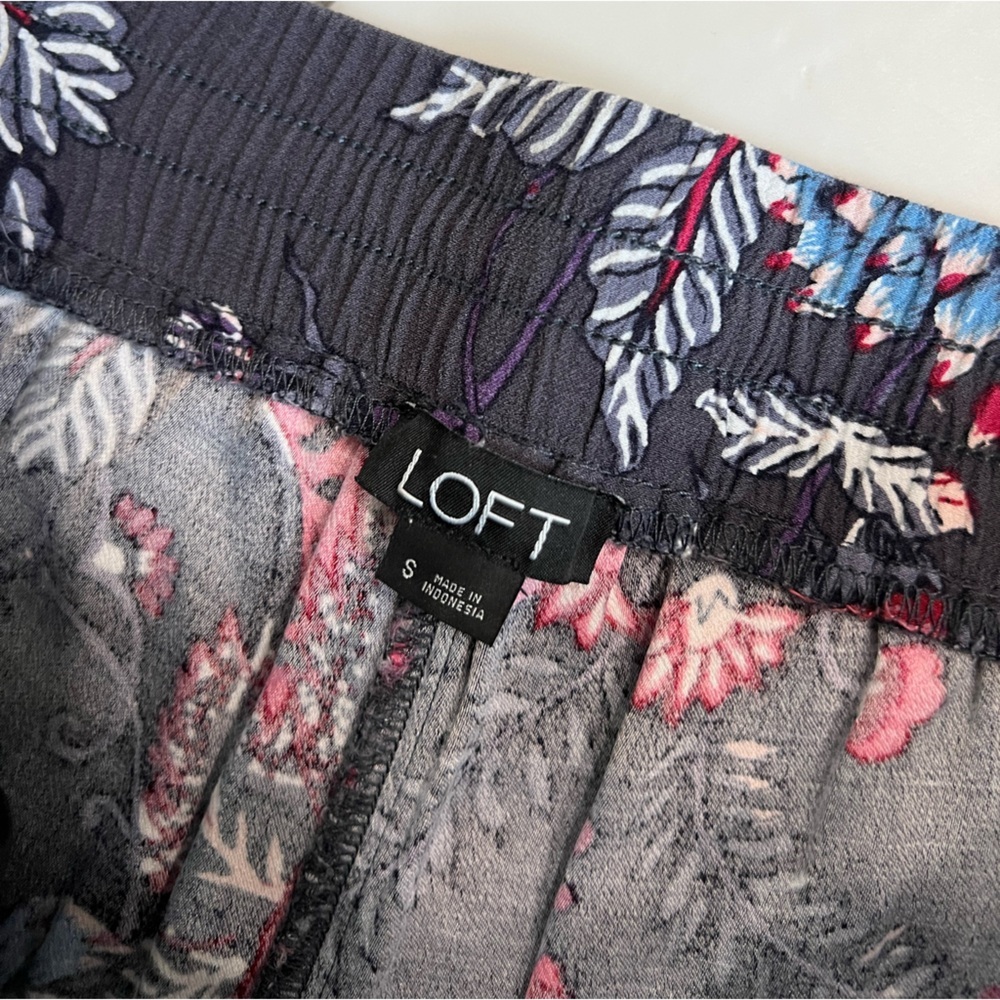 LOFT Black and Red Casual Bottoms with Floral Print - Picture 3 of 4